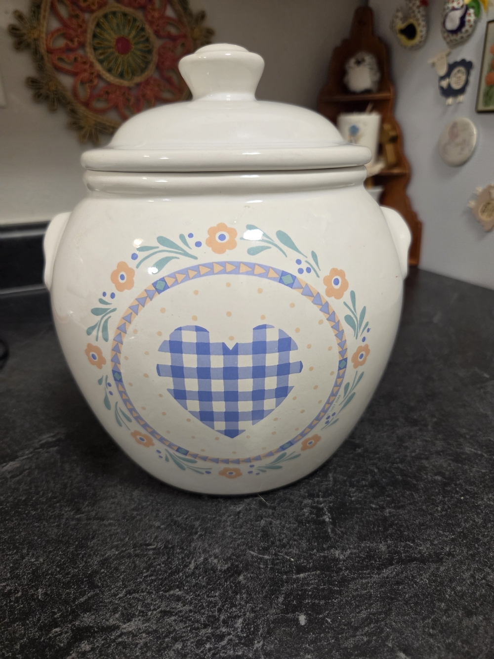 Treasure Craft Auntie Em Heart Cookie Jar
